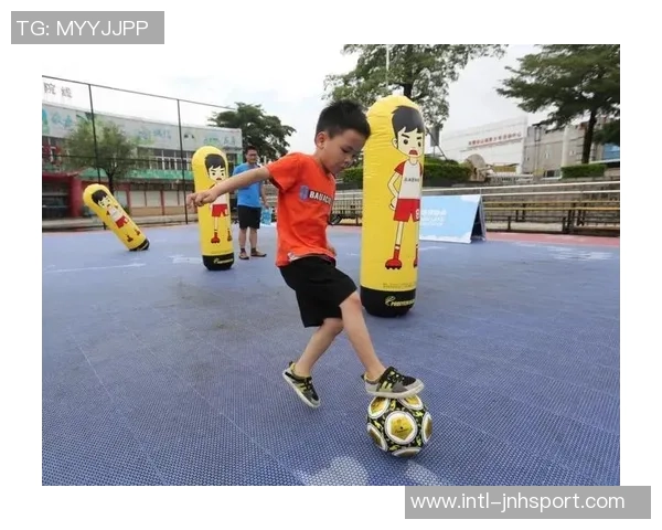 足球兔玩偶带你体验快乐足球时光,萌趣陪伴每一个运动瞬间 足球兔玩偶带你体验快乐足球时光,萌趣陪伴每一个运动瞬间